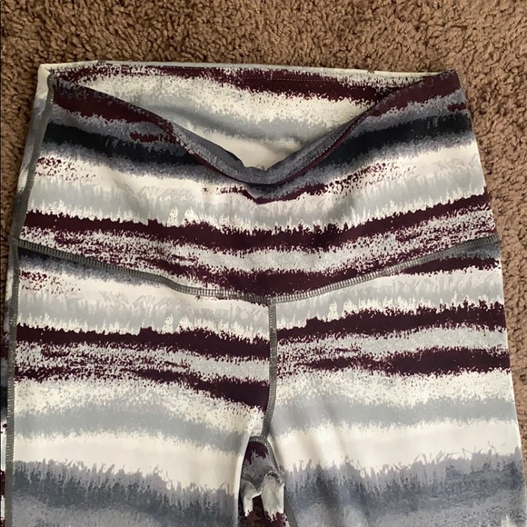 Printed Striped Leggings - Picture 2 of 6
